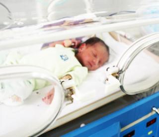 Preemie in incubator 